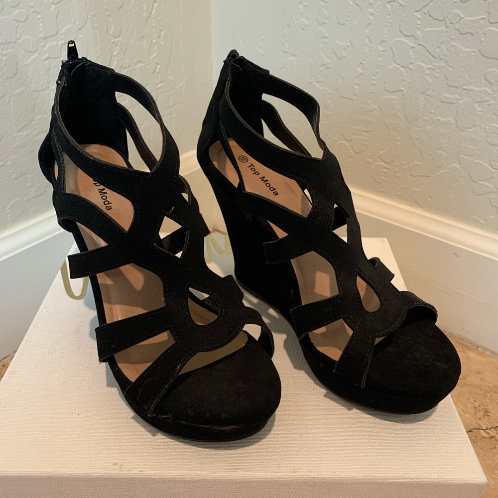 Black strappy wedges